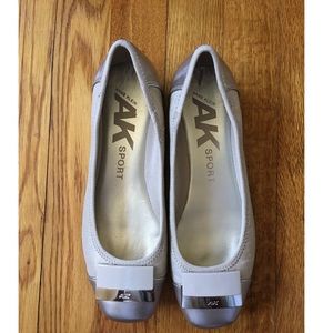 Women’s shoes /flats size 6M